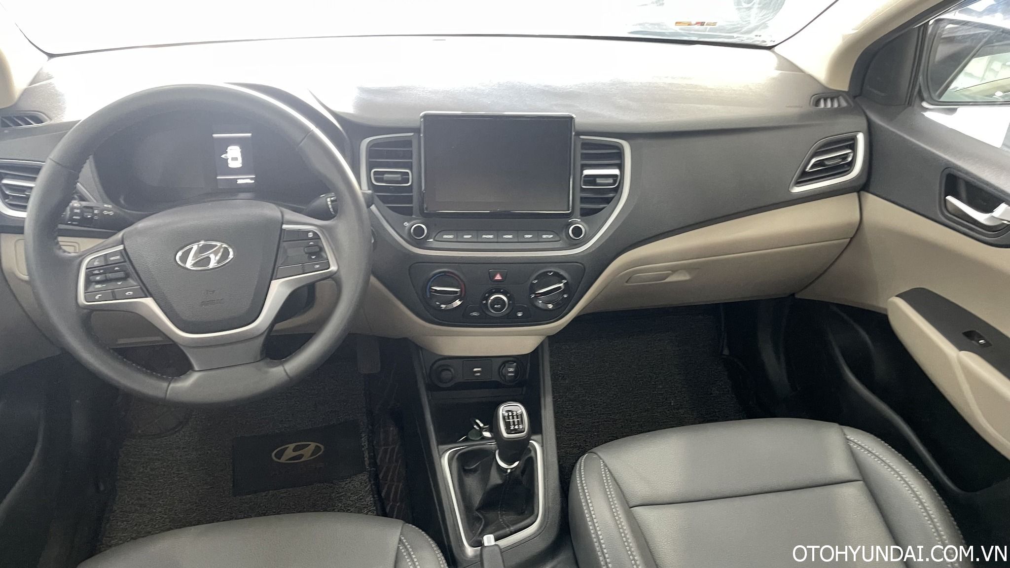 Đổi màu nội thất xe Hyundai Accent: Kinh nghiệm, bảng giá 2022