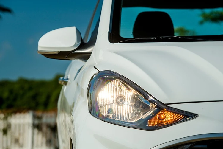 Hyundai Grand i10 Sedan 1.2 MT Tiêu Chuẩn | Gương chiếu hậu tích hợp đèn rẽ báo