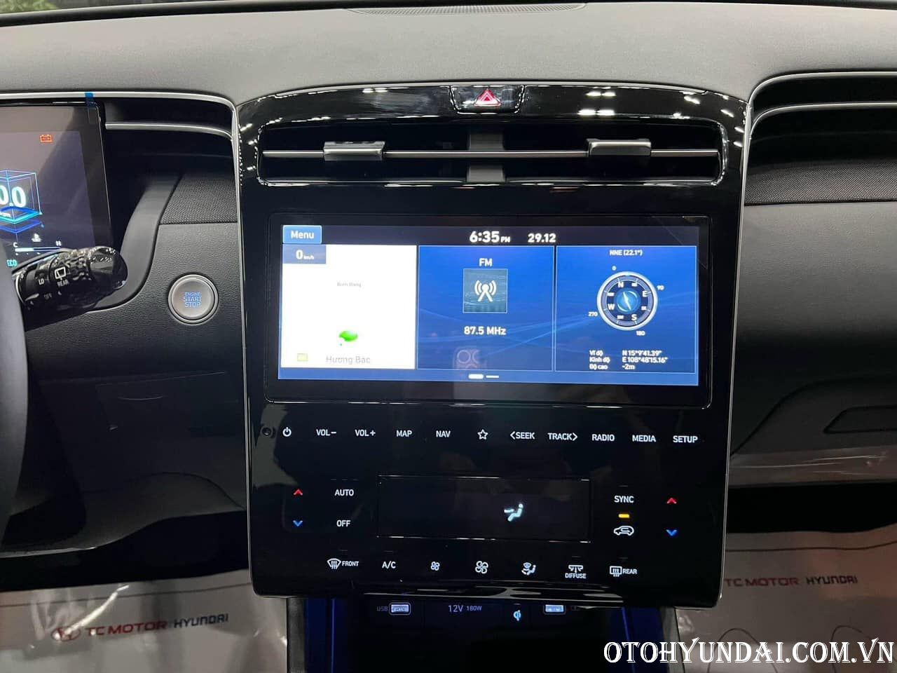 Hyundai Tucson màu đen màn hình giải trí xe hyundai tucson màu đen