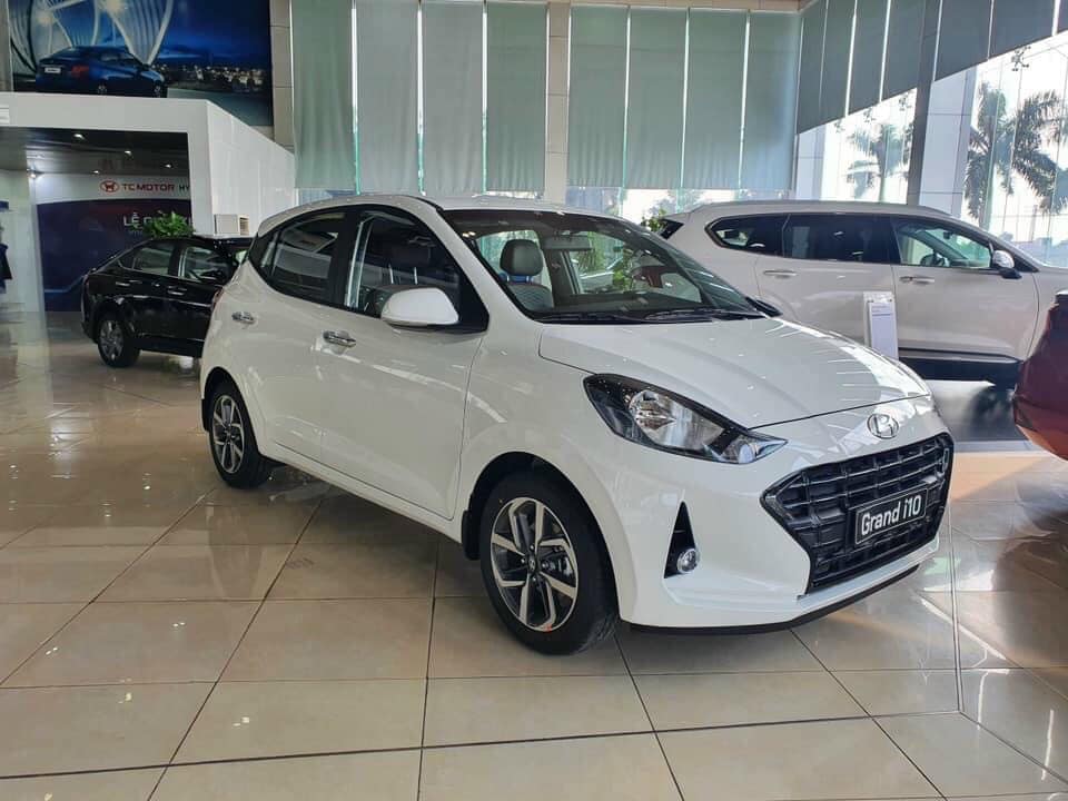 khu trưng bày xe tại hyundai quảng trị