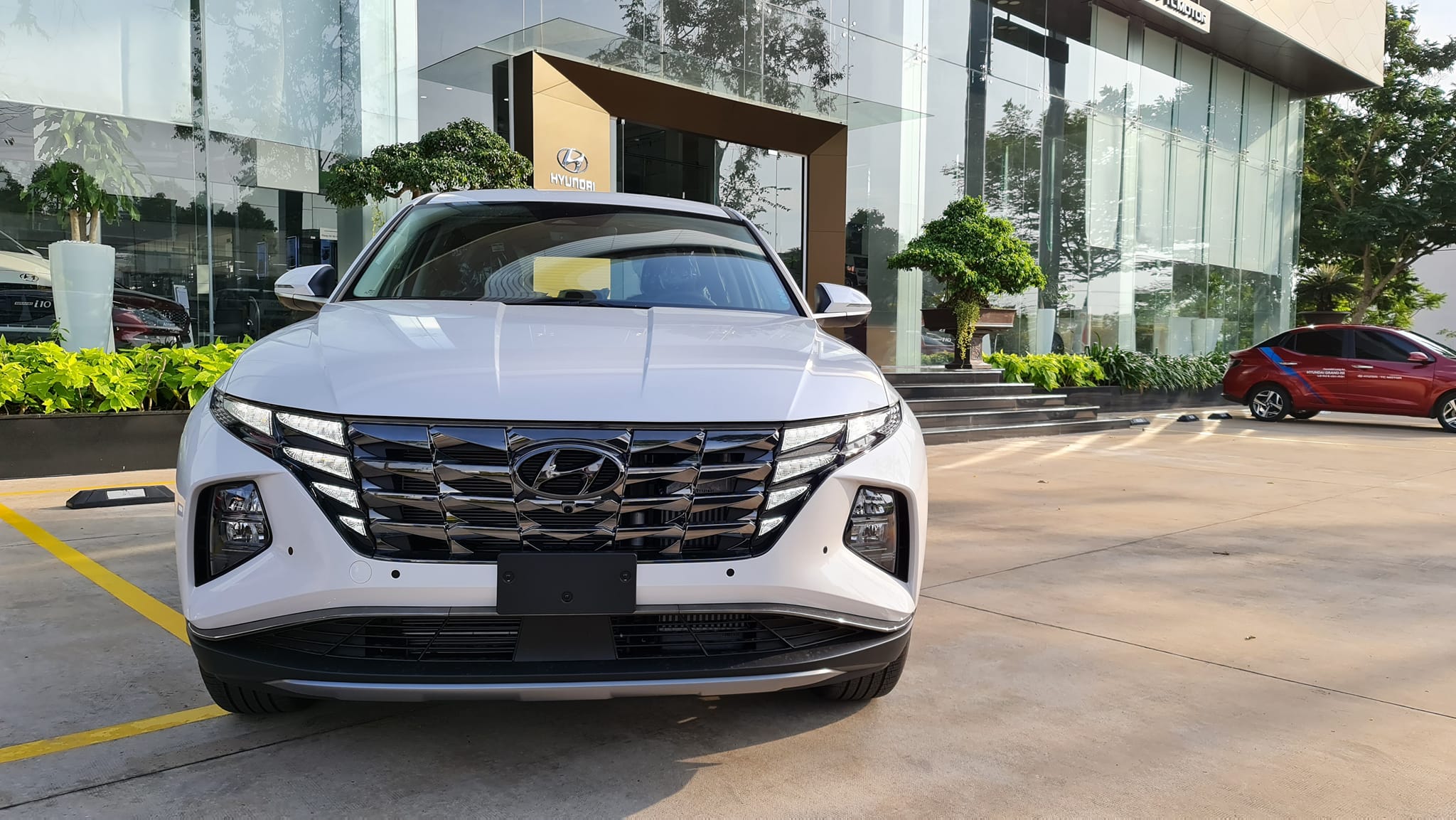 cổng trước đại lý hyundai tỉnh long an