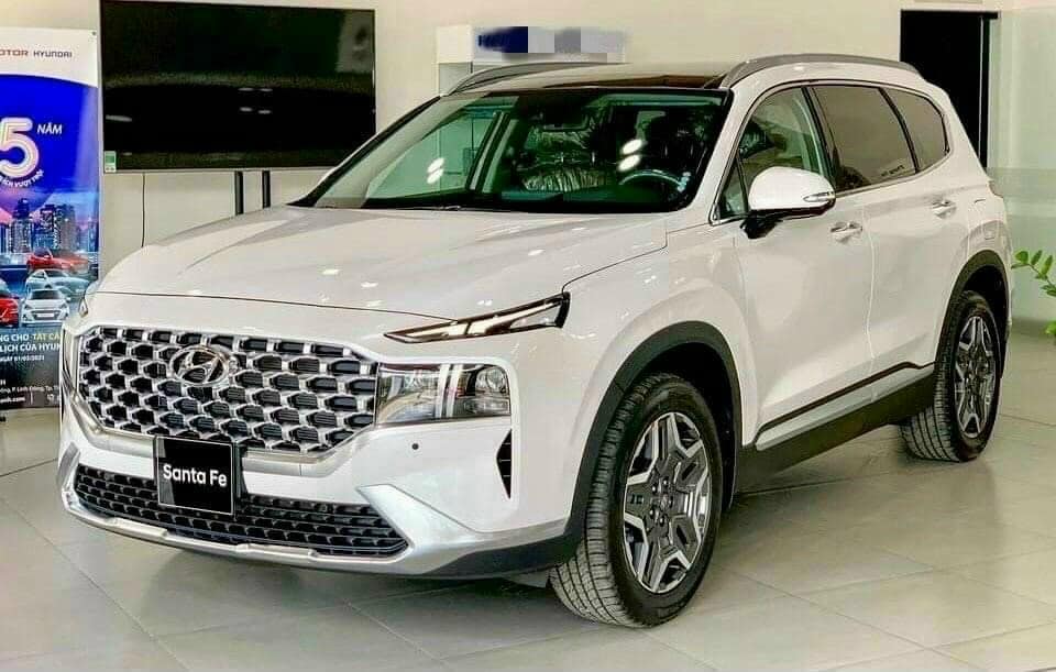 xe trưng bày tại hyundai tân phú