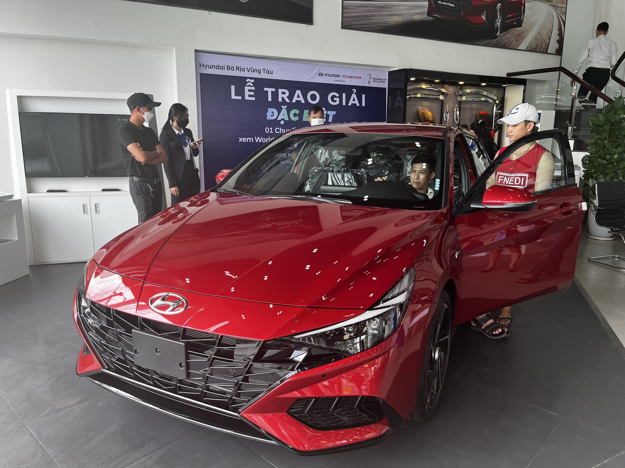 khu vực trưng bày xe hyundai