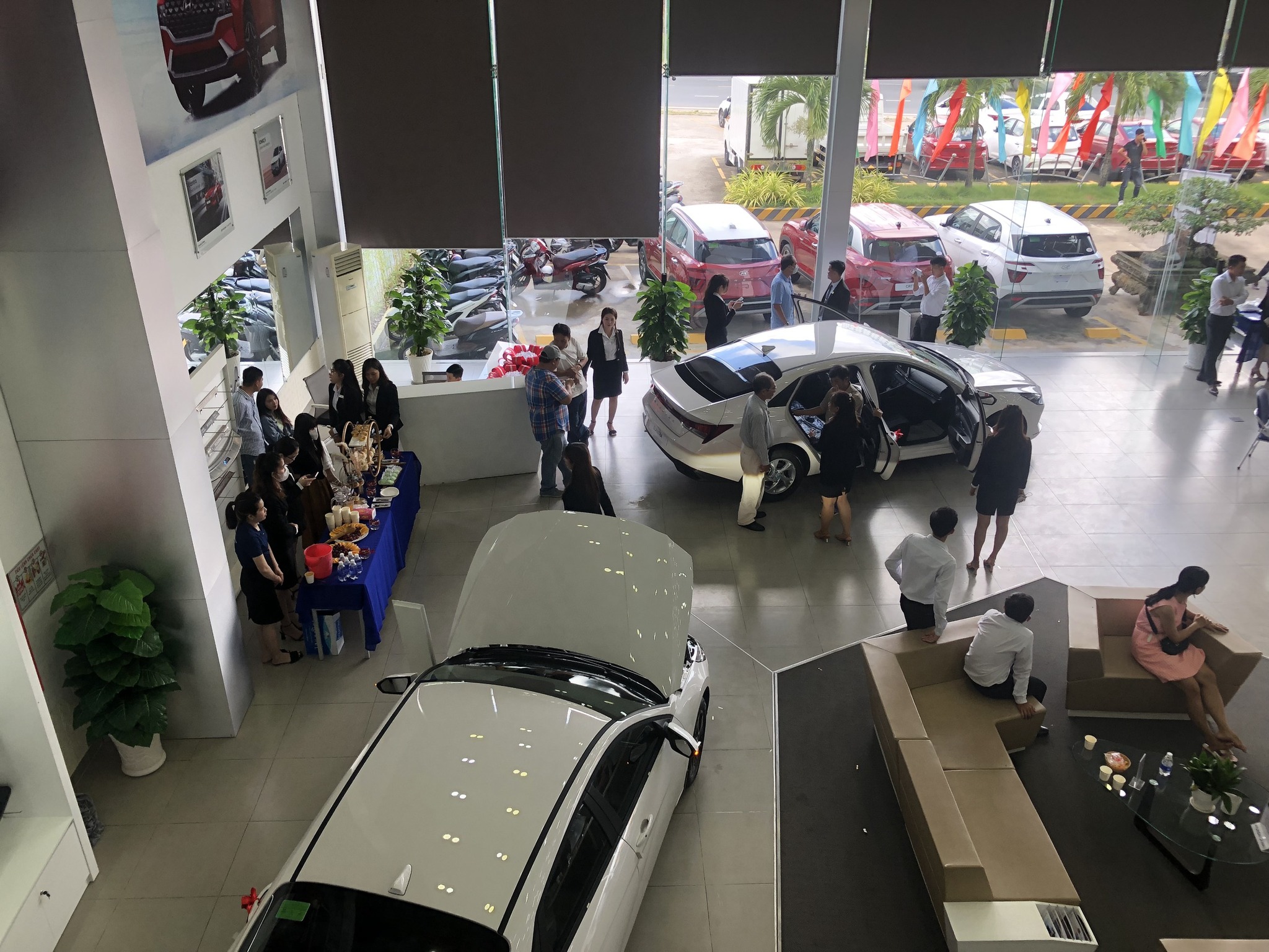 hyundai cà mau | Showroom trưng bày xe tại hyundai cà mau