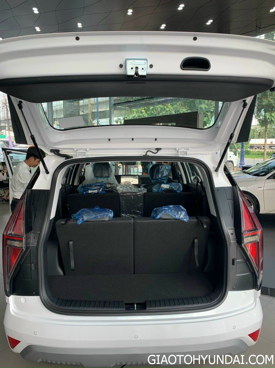 Khoang hành lý trên Hyundai Stargazer 2023 có dung tích 200 lít trên tất cả phiên bản