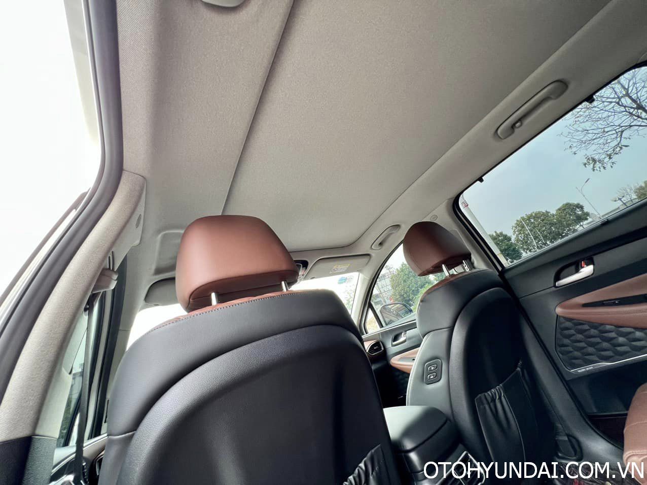 cả hai dòng santafe và sorento đều có cửa sổ trời