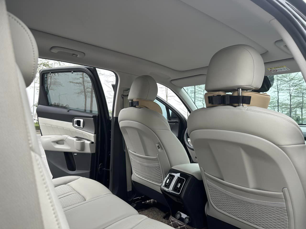 nội thất tối giản trên xe kia sorento