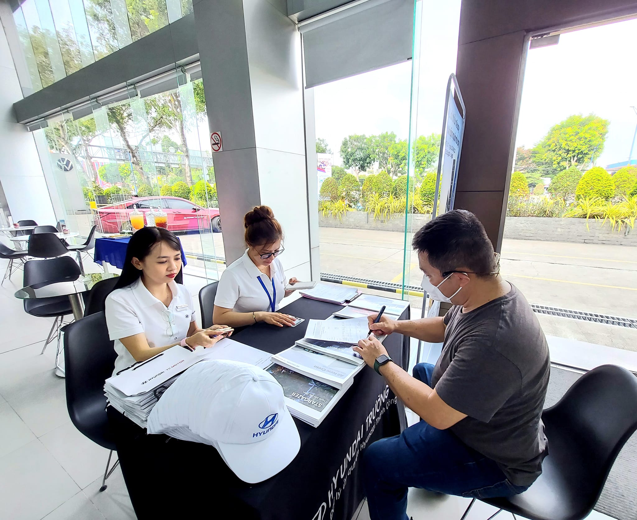 lái thử xe hyundai tại quận bình tân - 2