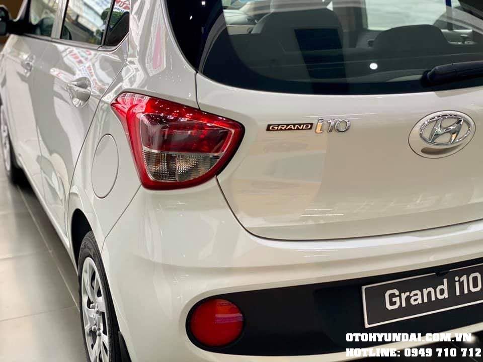 So sánh xe Hyundai Grand i10 MT Base và AT Tiêu chuẩn So sánh xe Hyundai Grand i10 MT Base và AT Tiêu chuẩn | So sánh xe Hyundai Grand i10 MT Base và AT Tiêu chuẩn