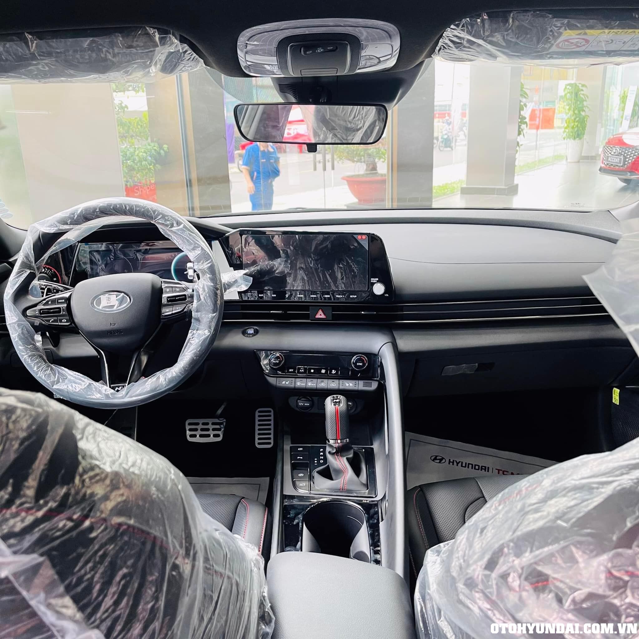 So sánh Hyundai Elantra 2.0 và Elantra N Line | Nội thất Hyundai Elantra 2.0