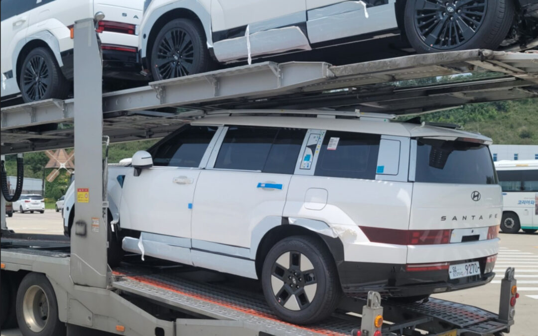 Hyundai SantaFe 2024 xuất hiện ngoài đời với thiết kế mới lạ Hyundai SantaFe 2024 | Hyundai SantaFe 2024 xuất hiện ngoài đời với thiết kế mới lạ - 2