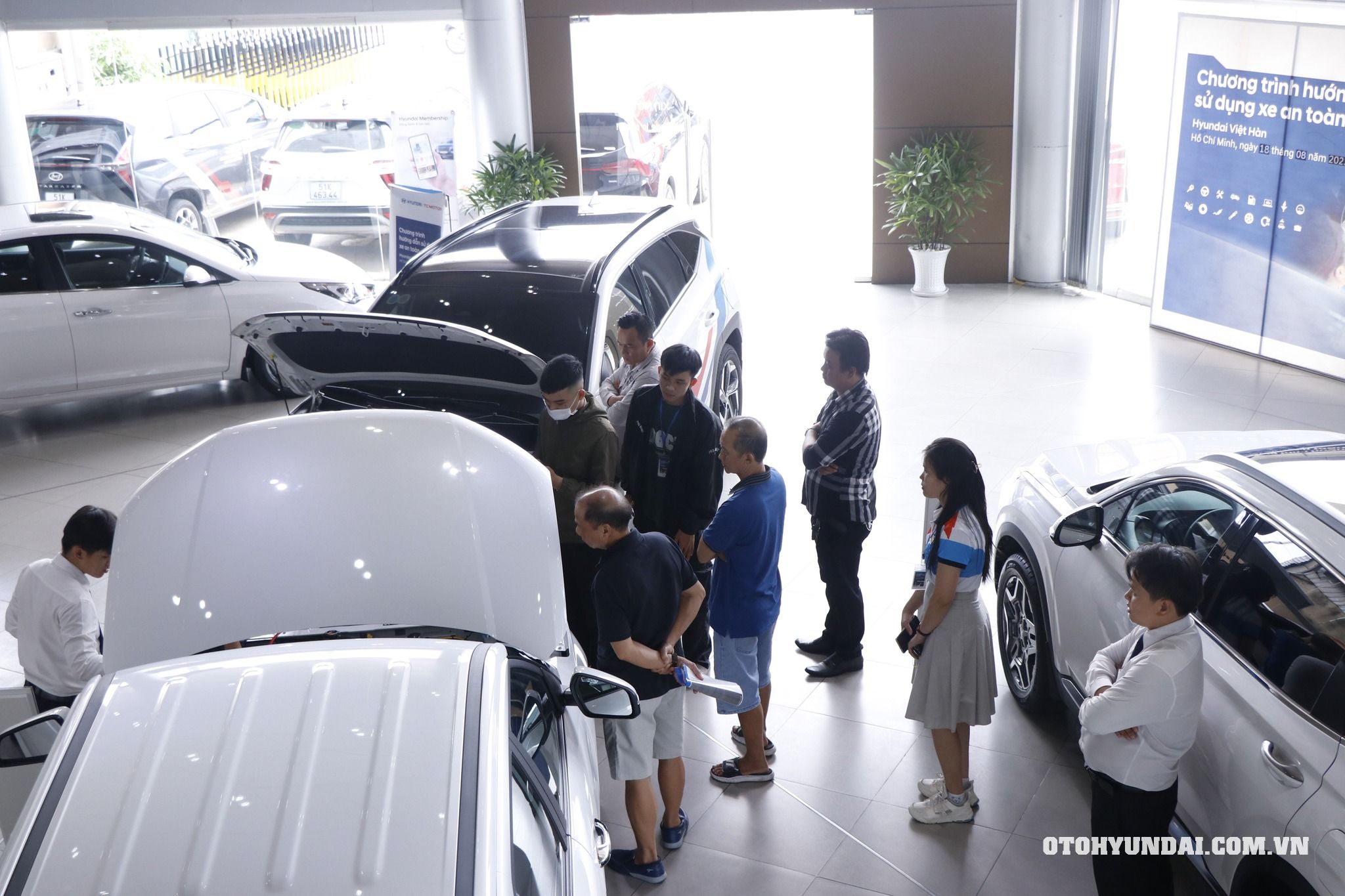 Hyundai Việt Hàn | Showroom trưng bày xe tại Hyundai Việt Hàn