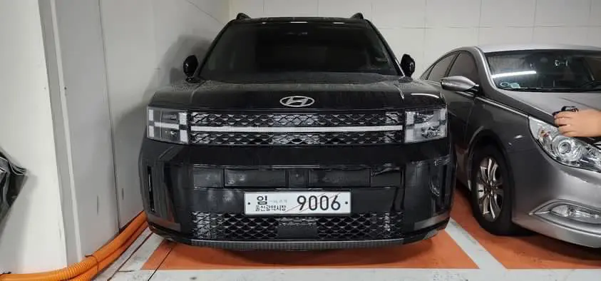 Hyundai SantaFe 2024 xuất hiện ngoài đời với thiết kế mới lạ Hyundai SantaFe 2024 | Hyundai SantaFe 2024 xuất hiện ngoài đời với thiết kế mới lạ - 4