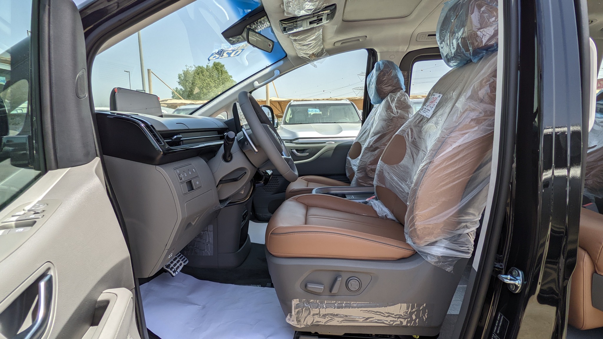 Hyundai Staria 2024 | Ghế trước chịnh điện tám hướng cho người lái