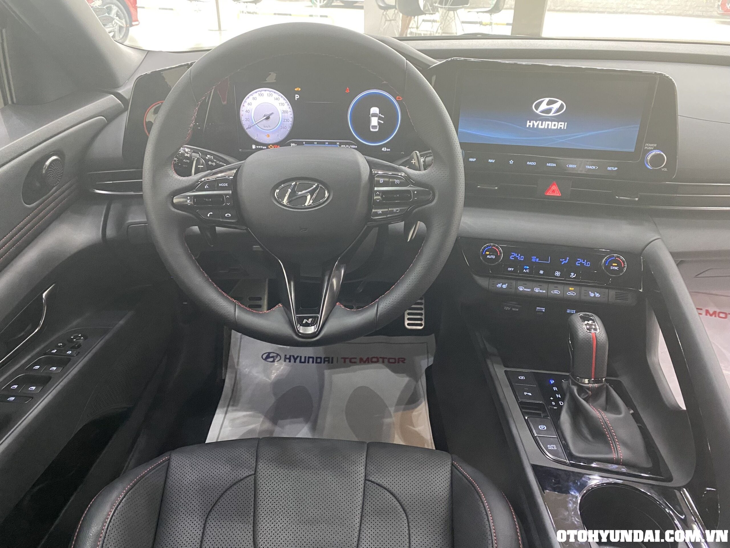 So sánh Hyundai Elantra 2.0 và Elantra N Line | Nội thất Hyundai Elantra N Line
