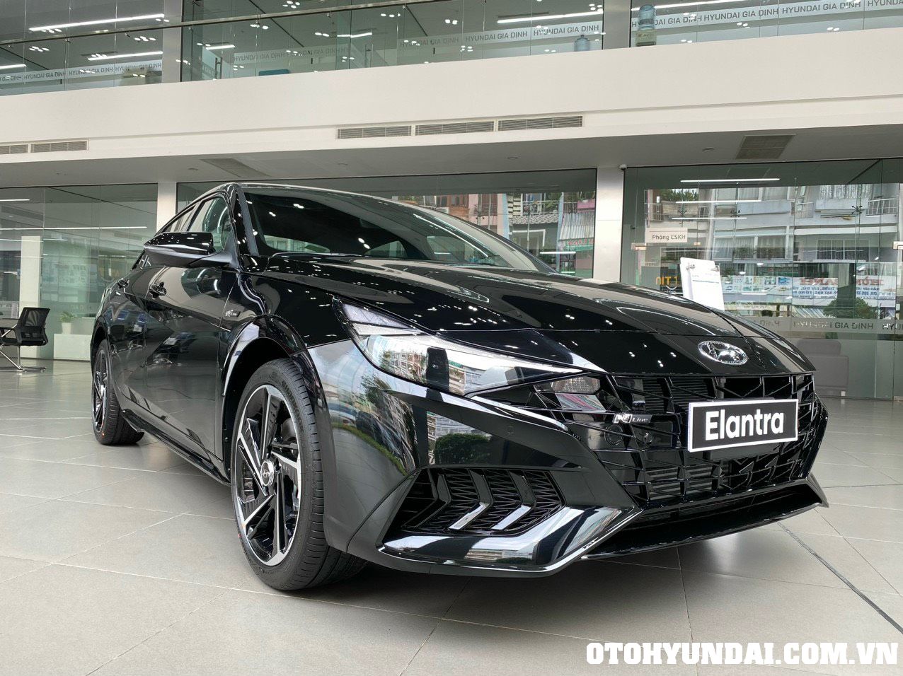 So sánh Hyundai Elantra 1.6 đặc biệt và Elantra N Line