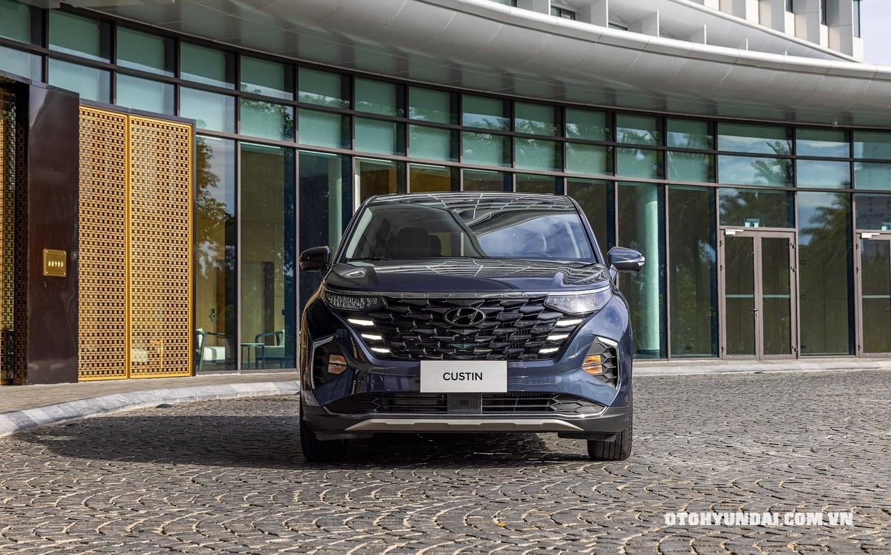 Hyundai Custin Hyundai Custin 2023 | Hyundai Custin 2023 áp dụng ngôn ngữ thiết kế đồng nhất của Hyundai, được áp dụng rộng rãi trên các sản phẩm gần đây.