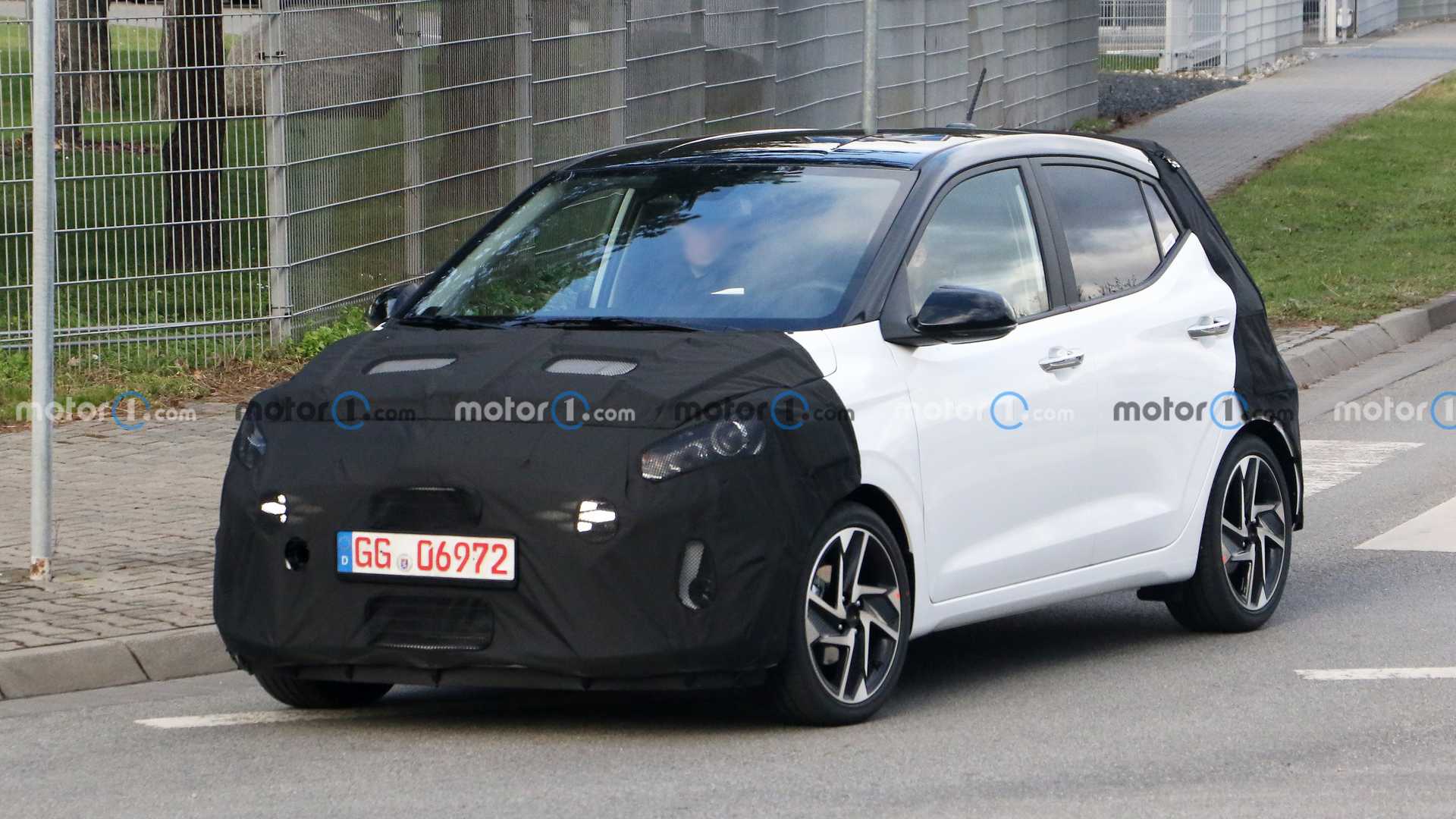 Hyundai i10 Facelift phiên bản 2024 đã xuất hiện trên đường thử, mang đến những thay đổi đáng chú ý về kiểu dáng. Hyundai i10 Facelift phiên bản 2024 đã xuất hiện trên đường thử, mang đến những thay đổi đáng chú ý về kiểu dáng. - 4