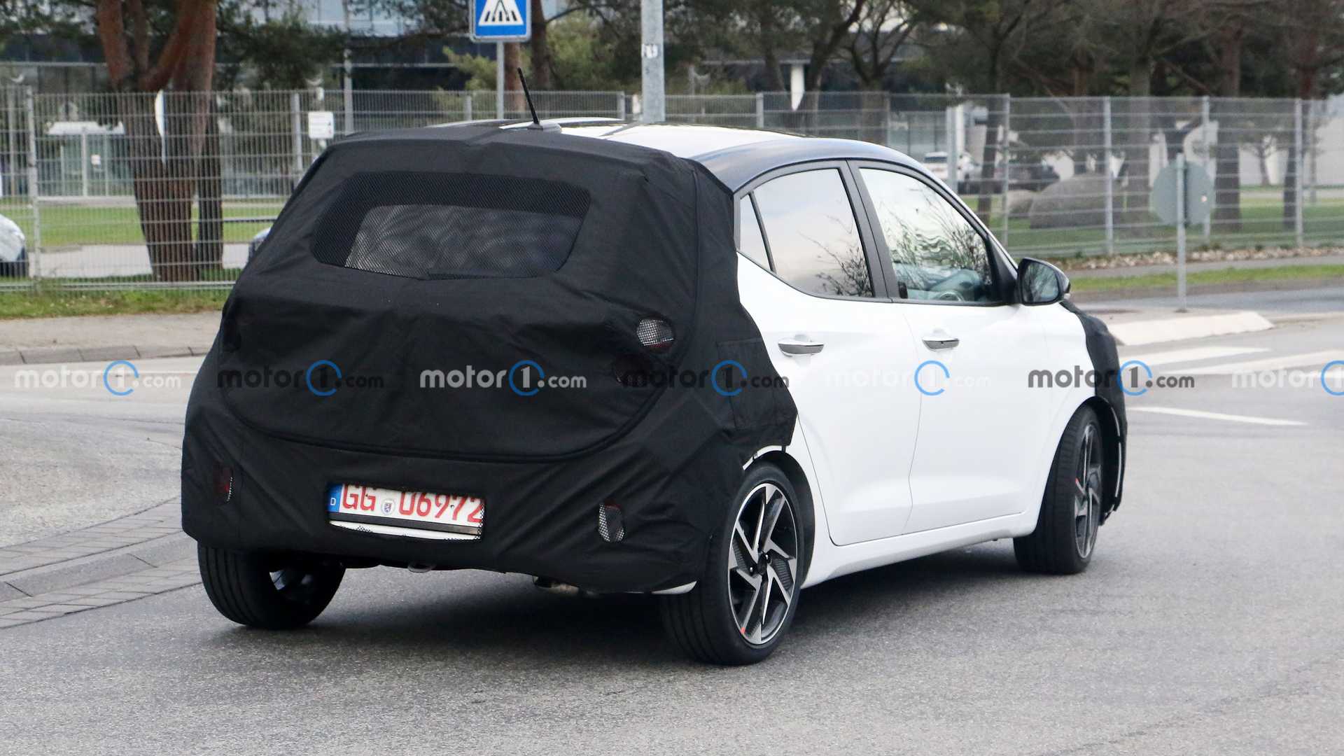 Hyundai i10 Facelift phiên bản 2024 đã xuất hiện trên đường thử, mang đến những thay đổi đáng chú ý về kiểu dáng. Hyundai i10 Facelift phiên bản 2024 đã xuất hiện trên đường thử, mang đến những thay đổi đáng chú ý về kiểu dáng. - 3