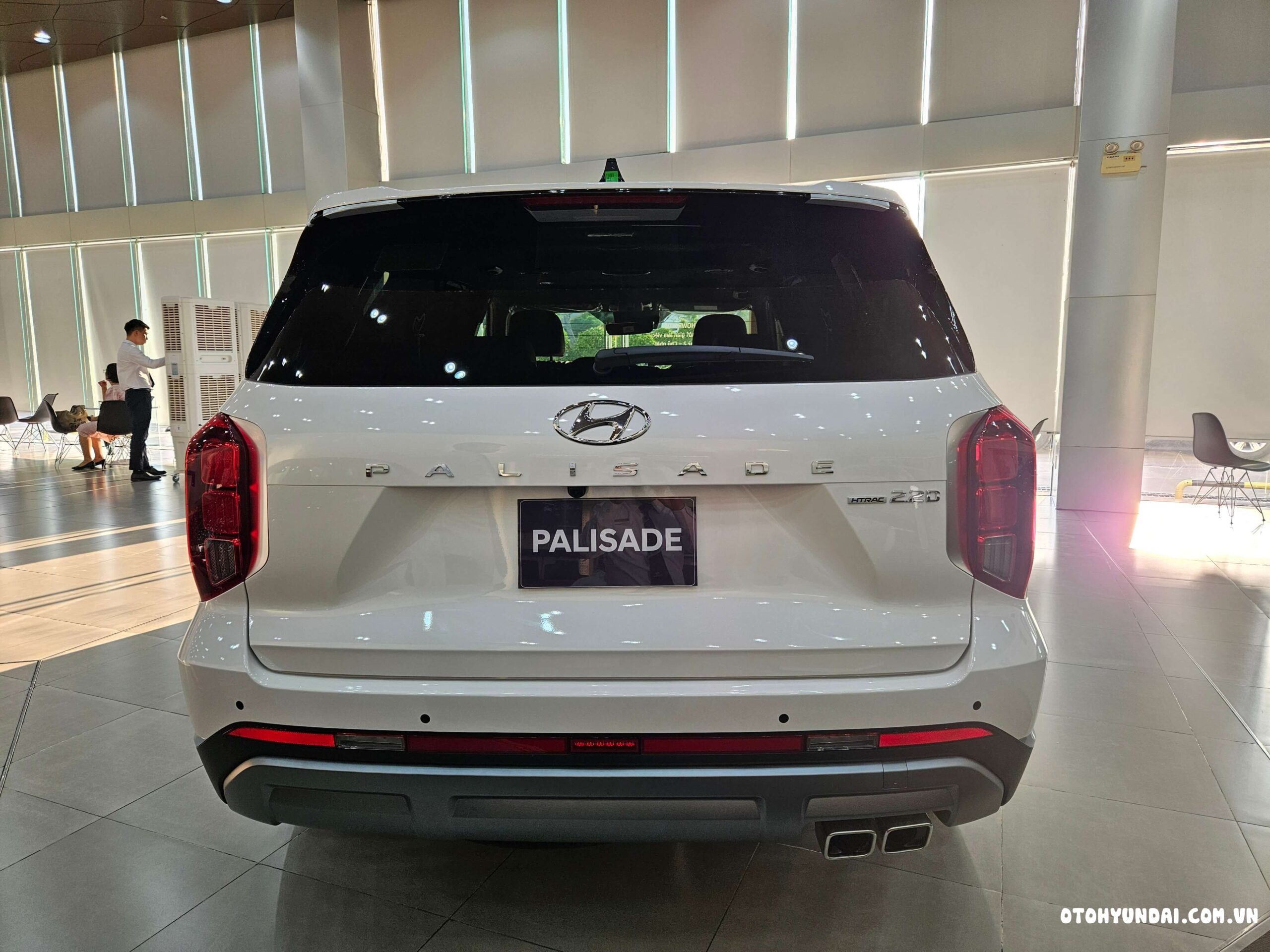 Hyundai Palisade 2024 | Phần đuôi của Hyundai Palisade 2024 được thiết kế với hình dáng vuông vức, phô diễn nét nam tính mạnh mẽ.