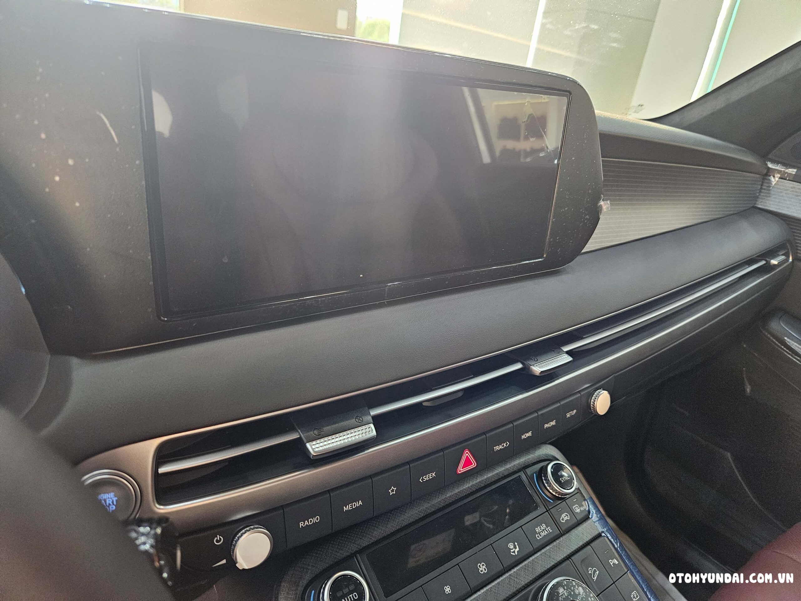 Hyundai palisade | Hyundai Palisade 2024 được trang bị màn hình trung tâm 12,3 inch, có khả năng hiển thị hình ảnh từ camera 360 độ.
